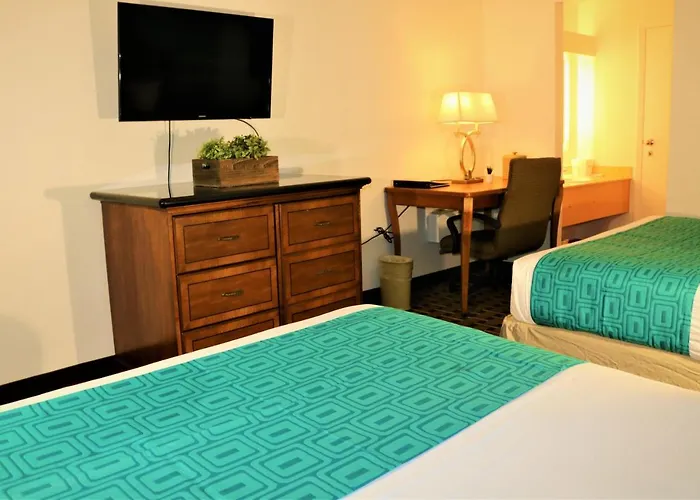Howard Johnson By Wyndham Lake Front Park Kissimmee